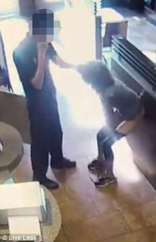 ドーナツ店を訪れた女子大生、トイレの使用を断られその場で脱糞し、店員に糞を投げつける