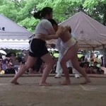 【動画】相撲で女子に負けた男子、負けたのになぜか嬉しそう🤔