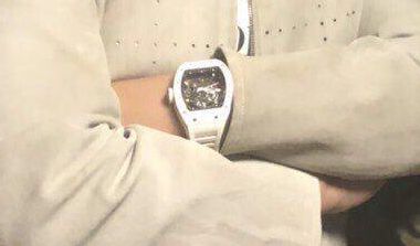 秋元康さんの腕時計の値段