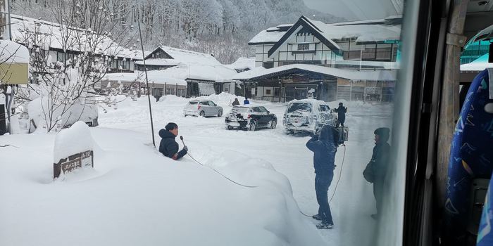NHK「私の腰まで雪が積もってます！」→ ヤラセと判明