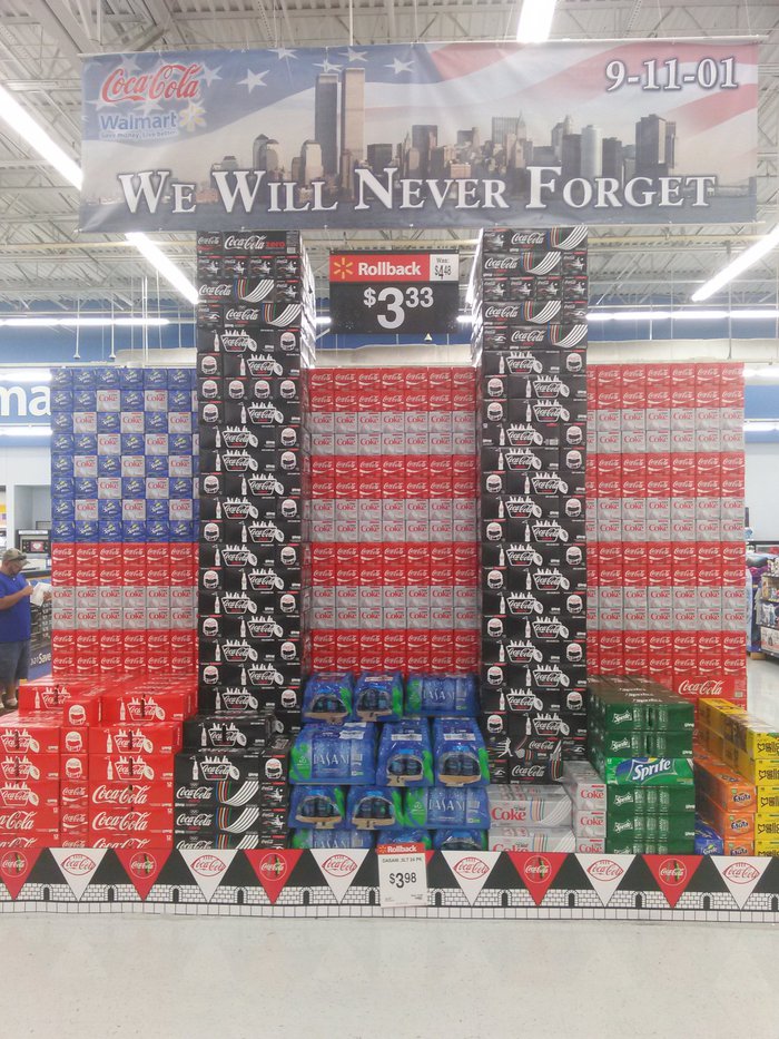 アメリカ大手スーパーのウォルマート、9.11記念にとんでもないことをしてしまう