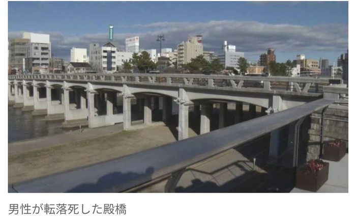 【愛知】岡崎市・殿橋の欄干上を歩いていた男性、泥酔した友人に押され高さ7mから河川敷に落ち死亡