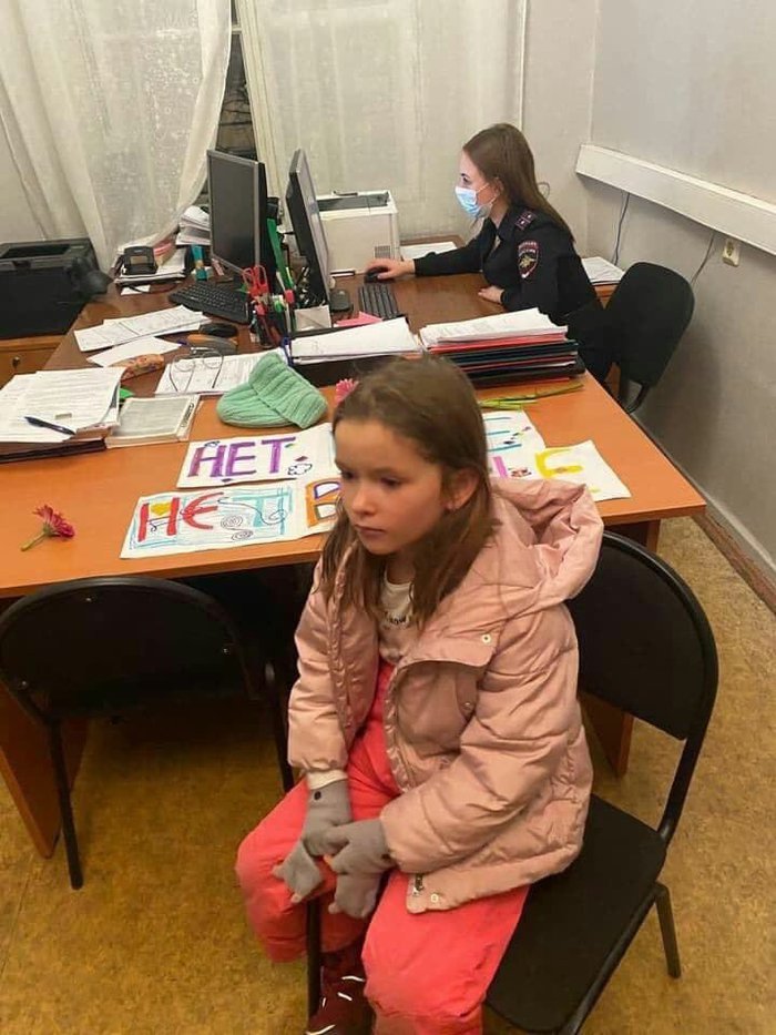 ロシアの女子小学生、反戦を訴えて逮捕されてしまう