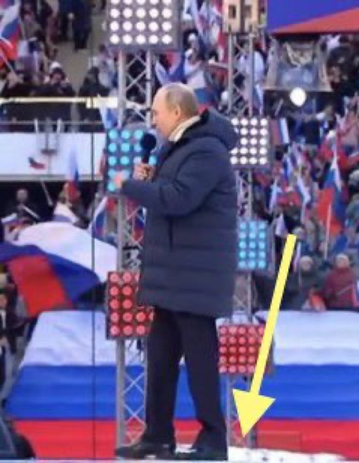 プーチンが満員大観衆の中で演説した映像、合成疑惑が浮上