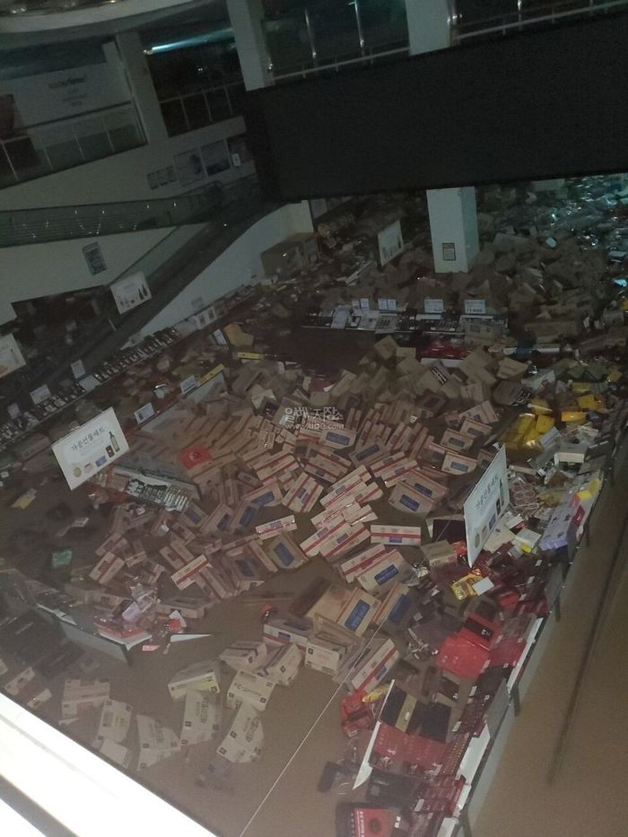 韓国、台風11号で崩壊