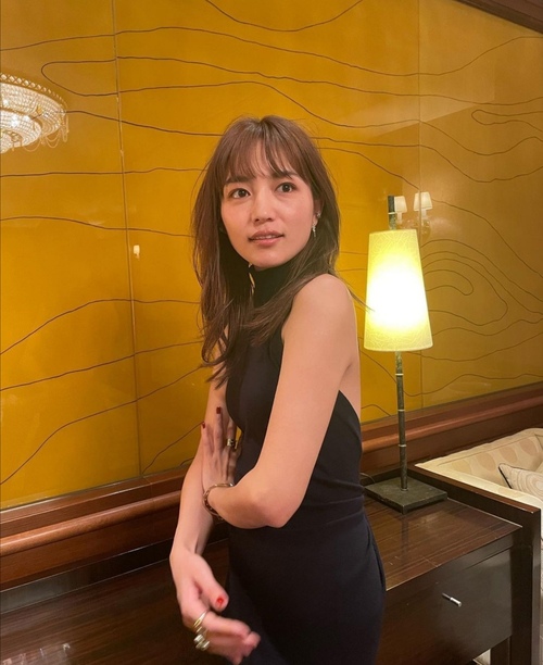 川口春奈さん(28)セクシードレスを着用wwwww