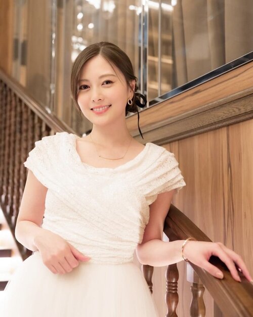 白石麻衣さん、インスタで純白のドレス姿を披露　ファン「天使がいた」