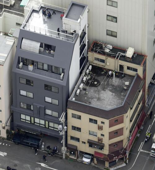 美人局に遭って死亡した大学生、右のビルの屋上から電柱に飛び移ろうとしてた模様