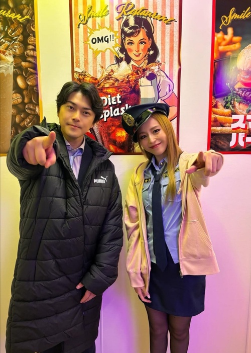 平野綾さん(37)のミニスカポリス