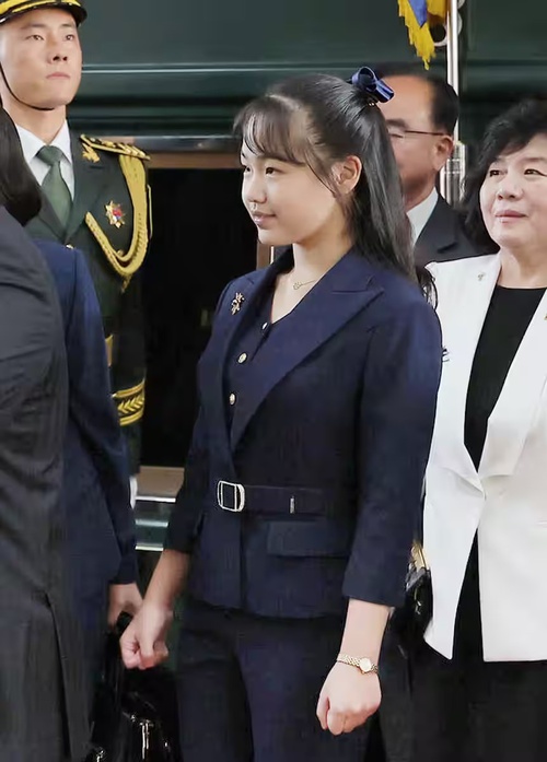金正恩の娘(13歳・165cm)、既に王の貫禄