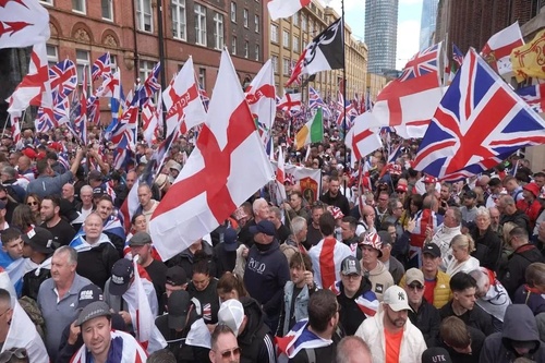 イギリスで15万人による「反移民」デモが開催