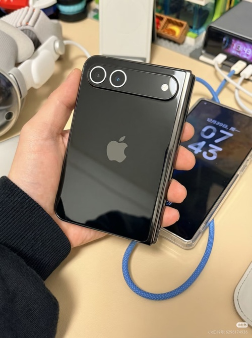 来年発売のiPhone Fold、コチラ