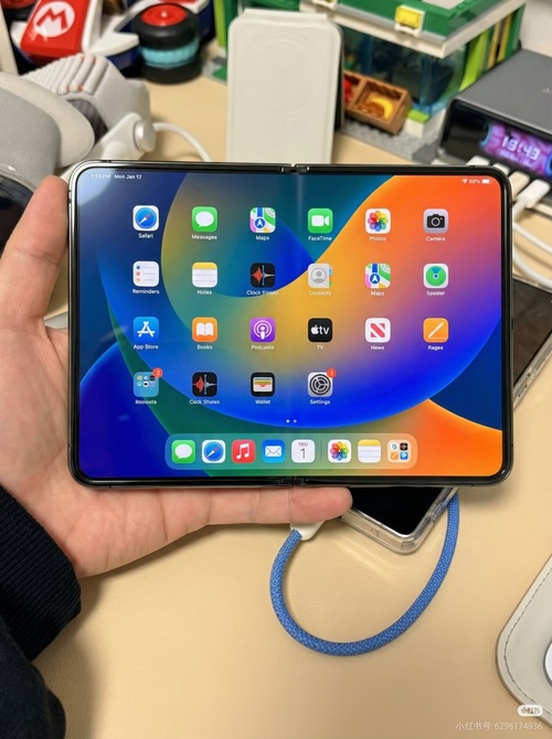 来年発売のiPhone Fold、コチラ