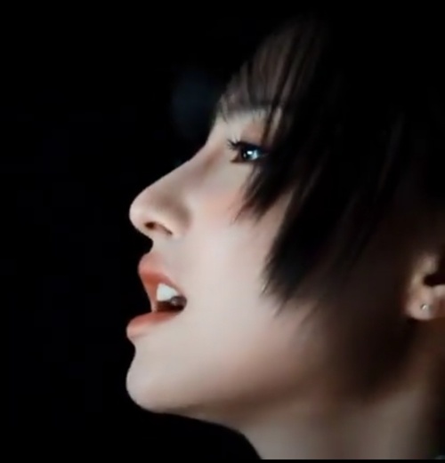 Adoちゃん、顔面解禁