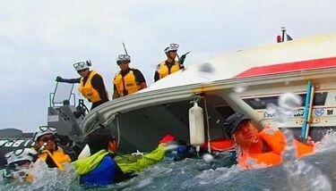 沖縄抗議船、普段から転覆芸をしていた