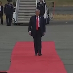 【動画】ドナルド・トランプさん、もはや真っ直ぐ歩くことすら出来ない