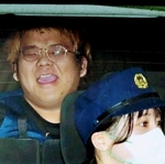 【画像】HKT48スタッフ殺害未遂事件、容疑者を護送する婦警さんが美人と話題に