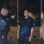 【動画】新人警官、手錠をかけたドスケベ女性容疑者とイチャイチャしてしまい上司にキレられる